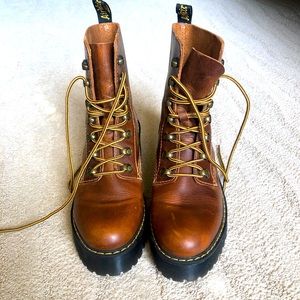 Doc Martens Leona boots